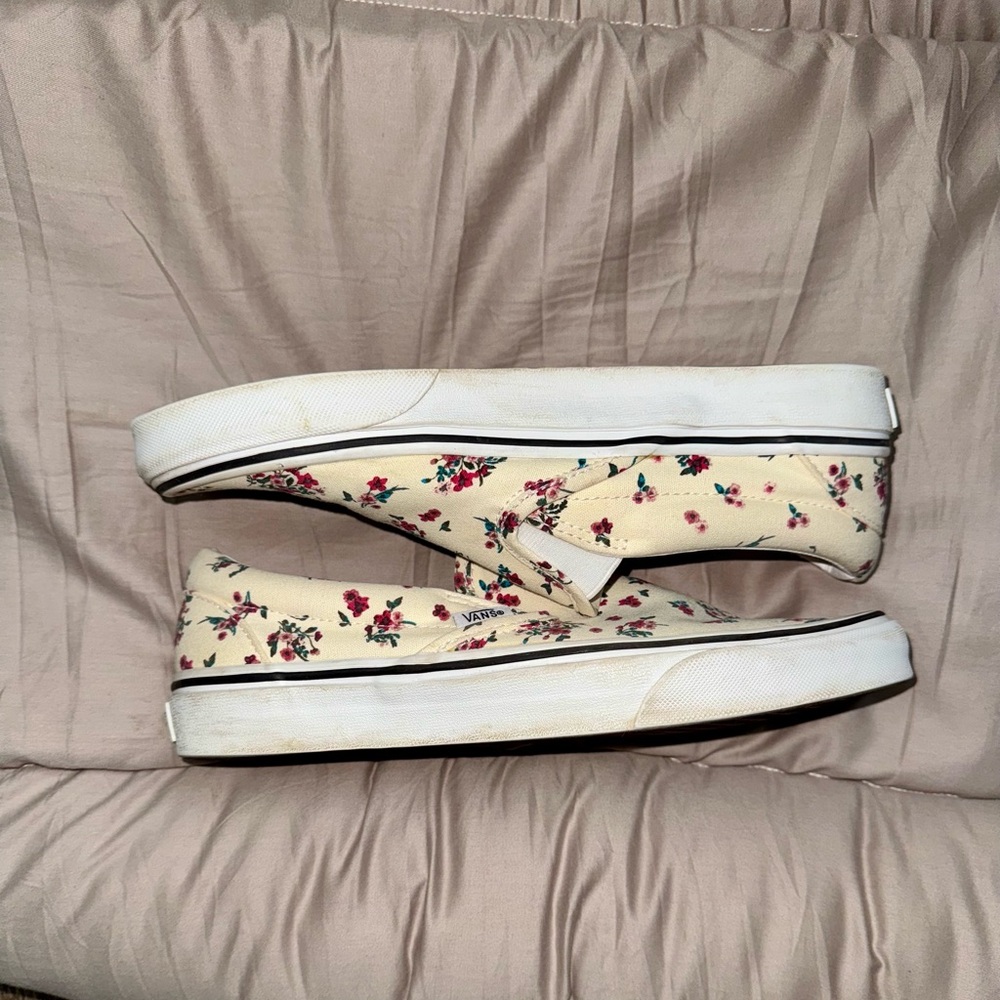 Vans Cream Floral Slip-On Shoes - Picture 3 of 9